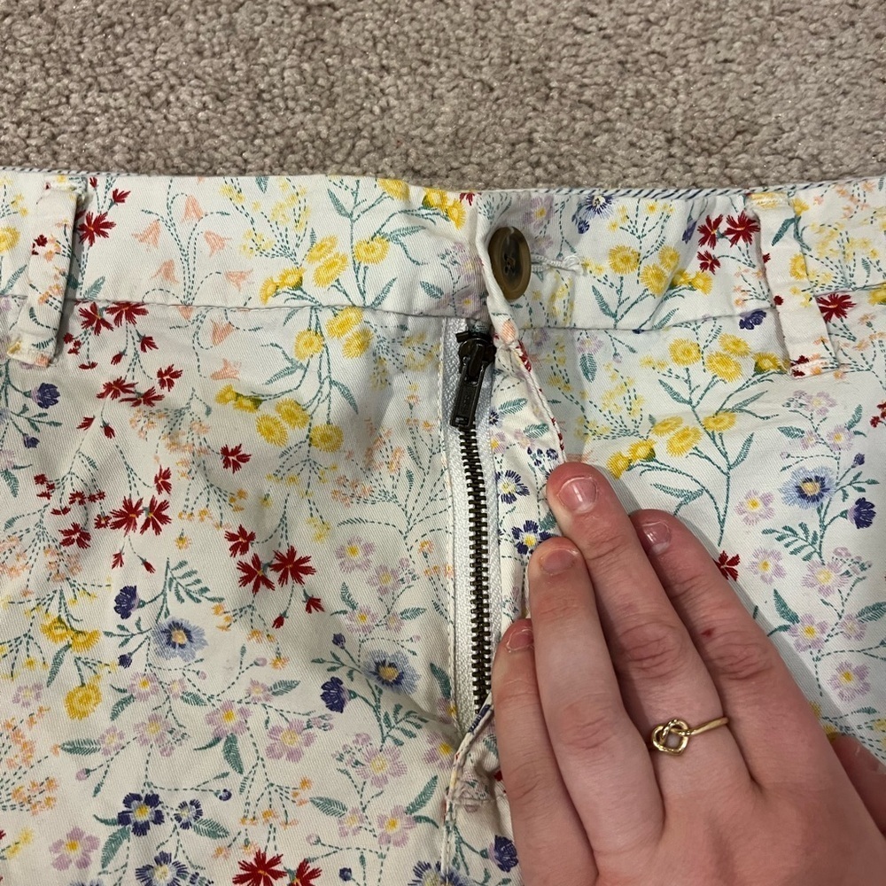 Old Navy Everyday Shorts - Floral Print - Picture 5 of 9